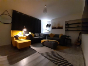 Cosy 3 bedroom house Nottingham with off-street parking